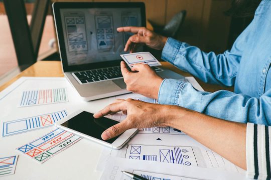 Comparativa de servicios de diseño web en Colombia: ¿qué realmente necesita una empresa moderna?